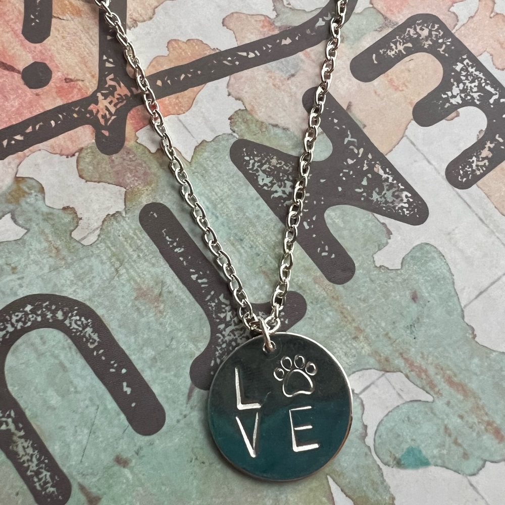 L🐾VE